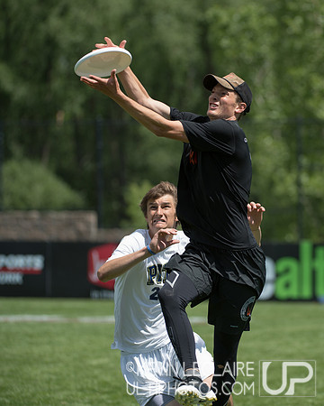 2012 USAU D-I College Championships Sunday Action