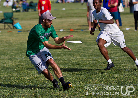 2014 USAU D-I College Champs Friday Action
