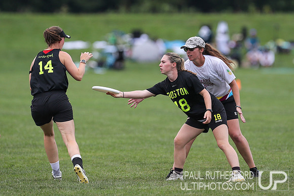 Boston Brutesquad and Tabby Rosa at the 2022 World Ultimate Club Championships