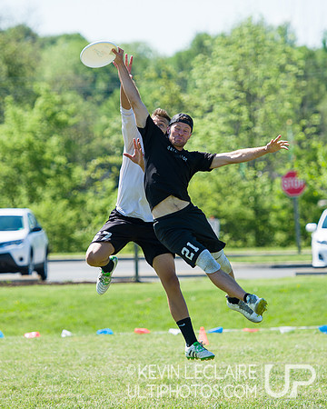 2014 USAU D-I College Champs Saturday Round 2 Action