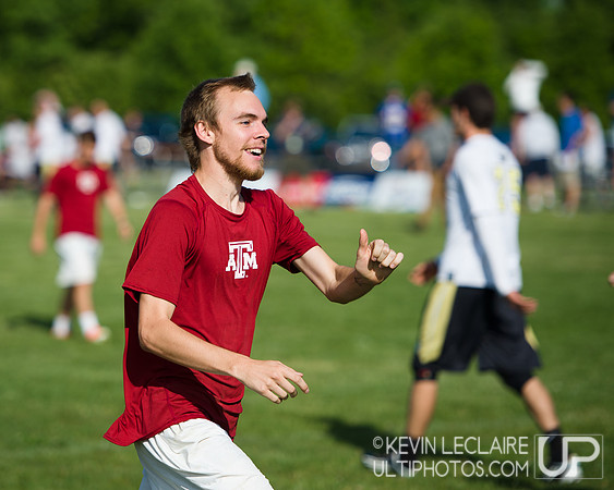 2014 USAU D-I College Champs Friday Round 1 Action