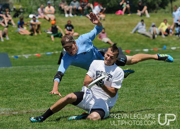 2012 USAU D-I College Championships Sunday Action