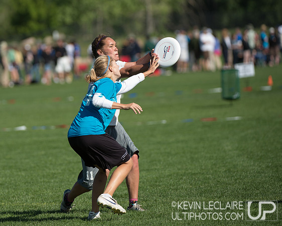 2012 USAU D-I College Championships Sunday Action