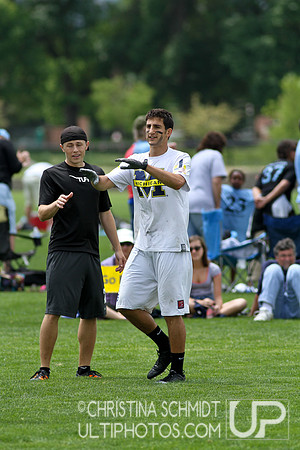 2012 USAU D-I College Championships Friday Round 3 Action