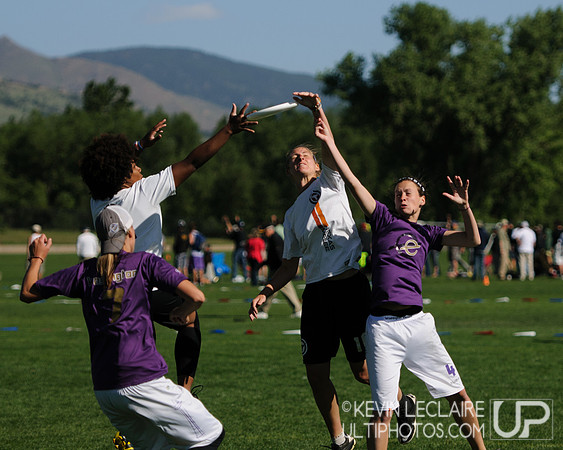 2012 USAU D-I College Championships Sunday Action