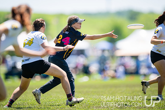 Women’s pool play at USAU DI College Championships
