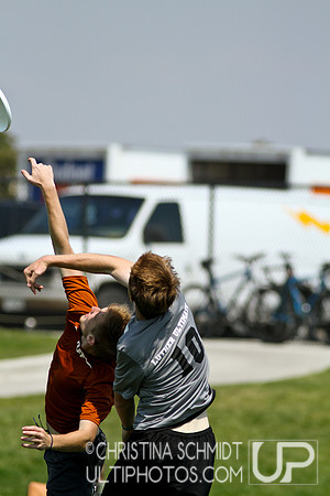2012 USAU D-I College Championships Saturday Round 4 Action
