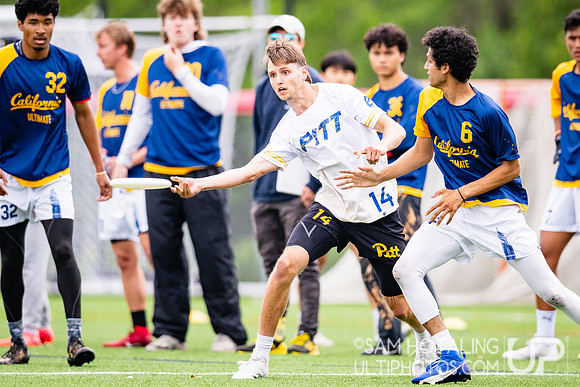 Men’s pool play at USAU DI College Championships
