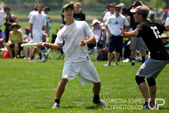 2012 USAU D-I College Championships Saturday Round 3 Action