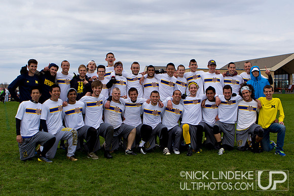 Team Photo - Great Lakes Regionals - USAU 2014 College Series