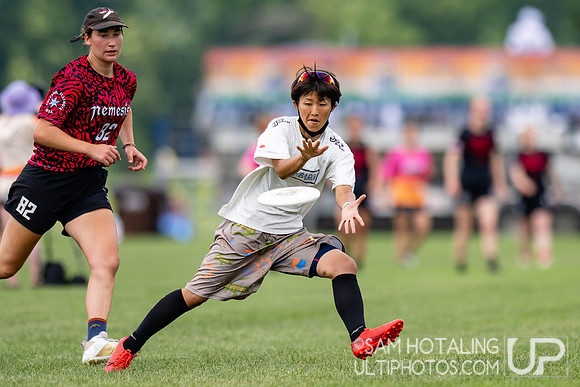 Chicago Nemesis vs Swampybarg in pool play at World Ultimate Club Championships