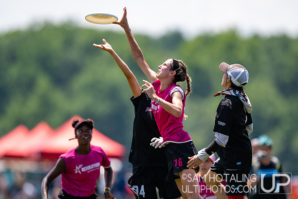 TOKYO Mavericks vs Revolution in quarterfinals at World Ultimate Club Championships