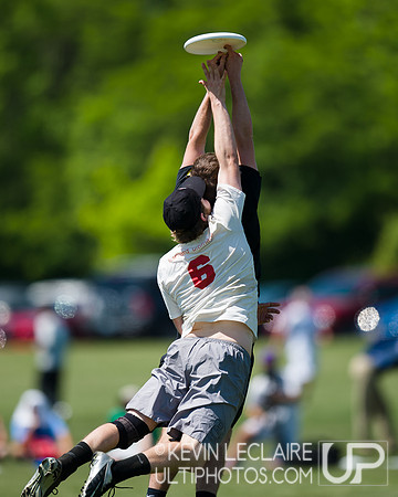 2014 USAU D-I College Champs Friday Round 2 Action