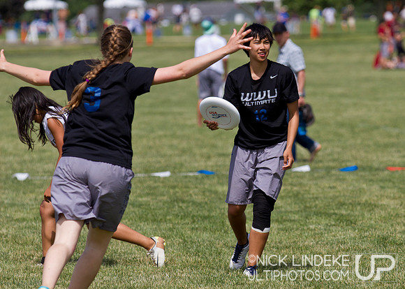 2014 USAU D-I College Champs Saturday Action