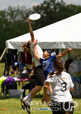 2014 USAU D-I College Champs Saturday Action
