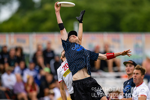 CUSB Open vs Mephisto in pool play at World Ultimate Club Championships
