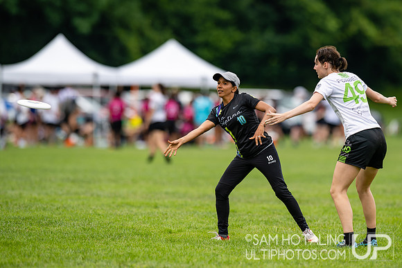 Ellipsis vs La Septima in pool play at World Ultimate Club Championships