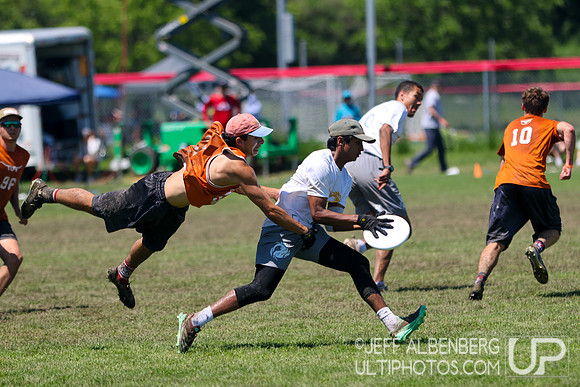 Pool play at USAU D1 College Championships
