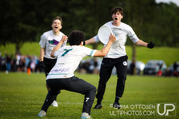 Sunday full coverage from USAU D-IIII College Championships: Semi-Finals
