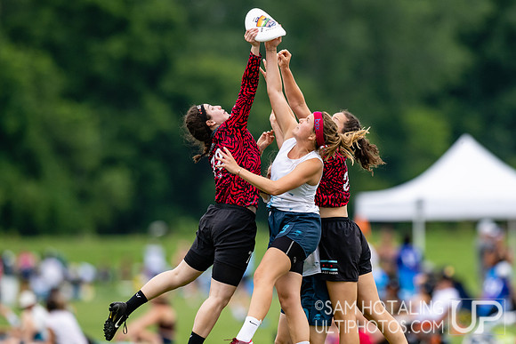 Box Vienna Ultimate vs Chicago Nemesis in pool play at World Ultimate Club Championships