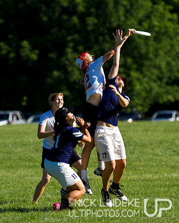 2014 USAU D-I College Champs Saturday Action