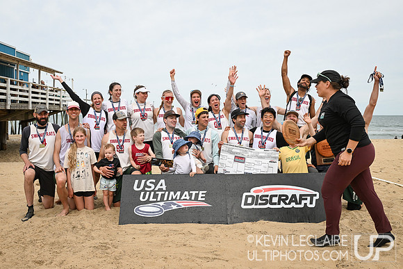 Swamp Rats Masters Mixed Champions Team Photo - Awards - 2025 Be
