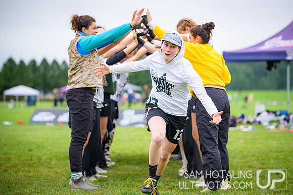 Haverford/Bryn Mawr Sneetches vs Wesleyan Vicious Circles in finals at USAU D-III College Championships