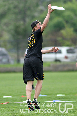 2012 USAU D-I College Championships Friday Round 2 Action