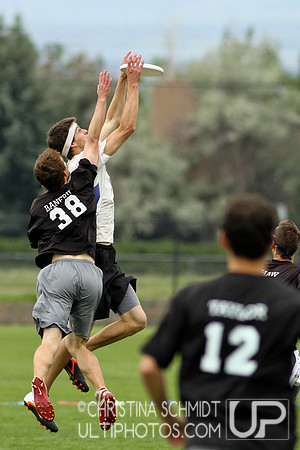2012 USAU D-I College Championships Friday Round 2 Action