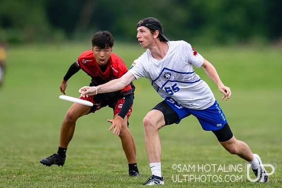 GOAT vs Nomadic Tribe in pool play at World Ultimate Club Championships