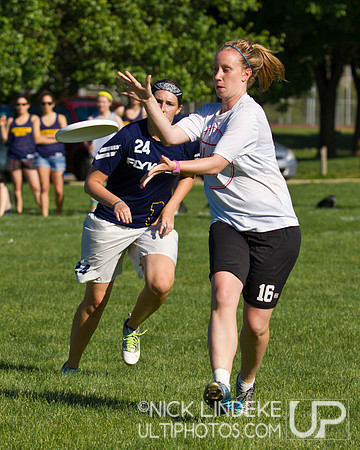 2014 USAU D-I College Champs Saturday Action