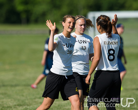 2014 USAU D-I College Champs Sunday Qtrs Action