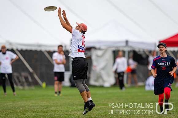 CUSB Open vs Sunder in pool play at World Ultimate Club Championships