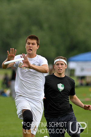 2012 USAU D-I College Championships Friday Round 1 Action