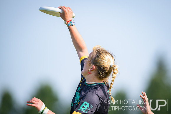 Stanford Superfly vs Vermont Ruckus in pool play at USAU D-I College Championships