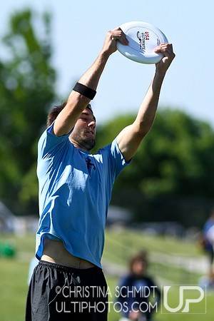 2012 USAU D-I College Championships Sunday Qtrs Action