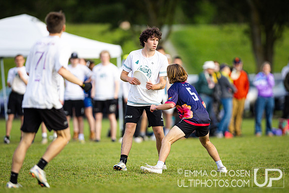 Sunday full coverage from USAU D-IIII College Championships: Semi-Finals