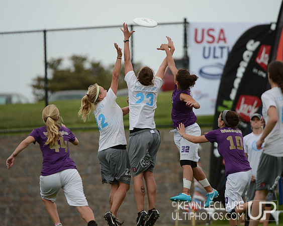 2012 USAU D-I College Championships Sunday Action