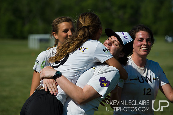 2014 USAU D-I College Champs Sunday Qtrs Action