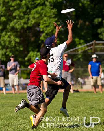 2014 USAU D-I College Champs Saturday Action