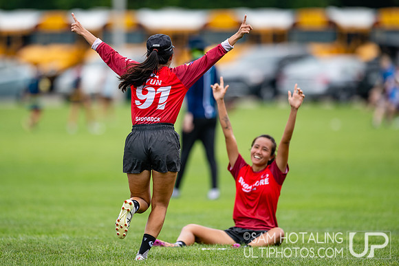 Chicago Nemesis vs Pangolins in pool play at World Ultimate Club Championships