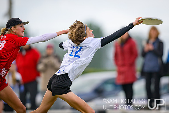 St. Olaf Vortex vs Wesleyan Vicious Circles in quarterfinals at USAU D-III College Championships