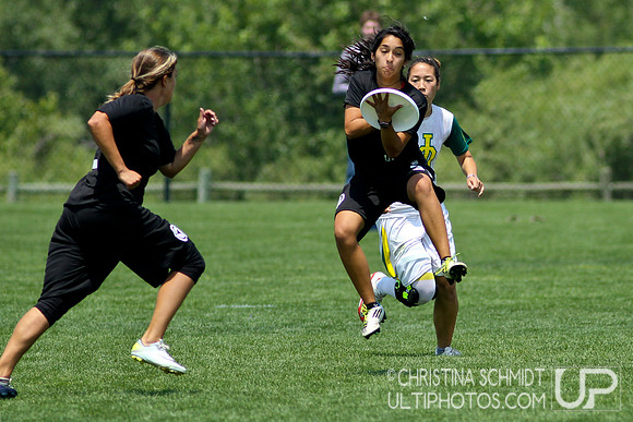 2012 USAU D-I College Championships Saturday Round 3 Action