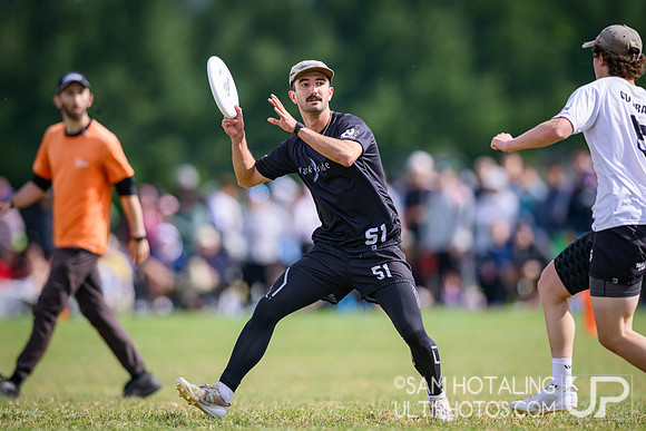 Colorado Mamabird vs North Carolina Darkside in quarterfinals at USAU D-I College Championships