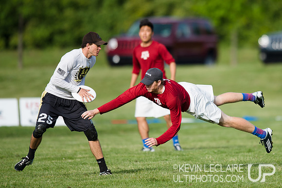2014 USAU D-I College Champs Friday Round 1 Action