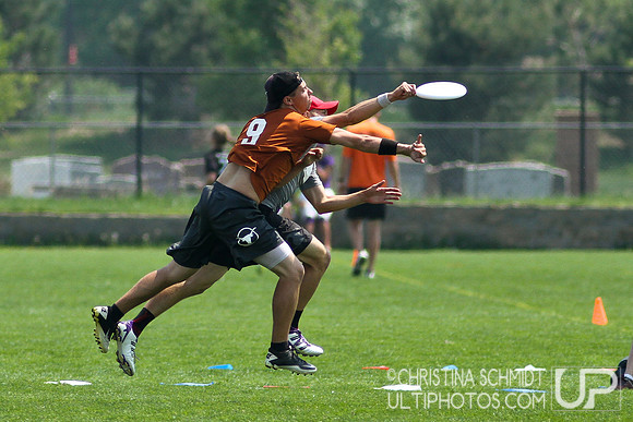 2012 USAU D-I College Championships Saturday Round 4 Action