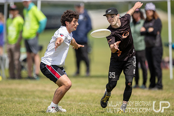 Day 1 of the USA Ultimate D-I College Championships