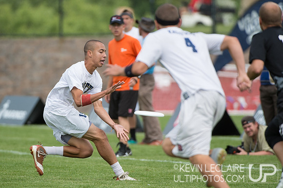 2012 USAU D-I College Championships Friday Action