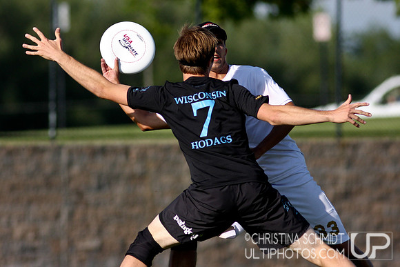 2012 USAU D-I College Championships Friday Round 1 Action