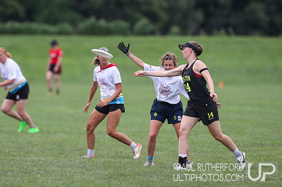 Boston Brutesquad and Tabby Rosa at the 2022 World Ultimate Club Championships